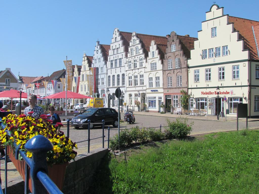 Apartments Im Froschhaus Mit Fruehstueckskuechen Friedrichstadt Dış mekan fotoğraf