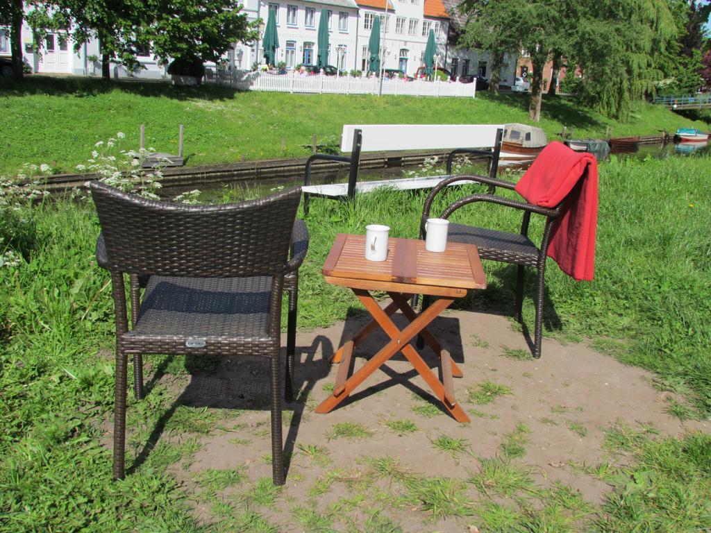 Apartments Im Froschhaus Mit Fruehstueckskuechen Friedrichstadt Dış mekan fotoğraf